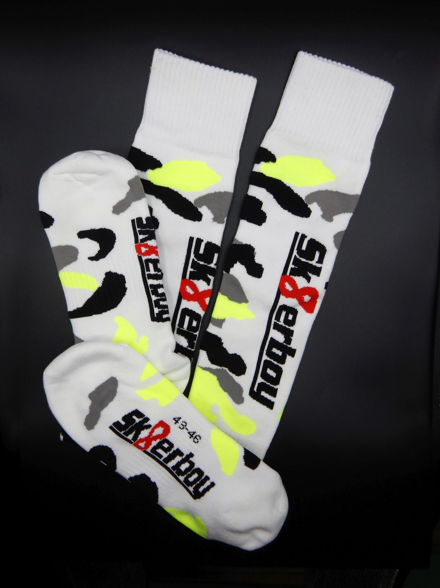 mx socks in neon gelb von sk8erboy in nahaufnahme