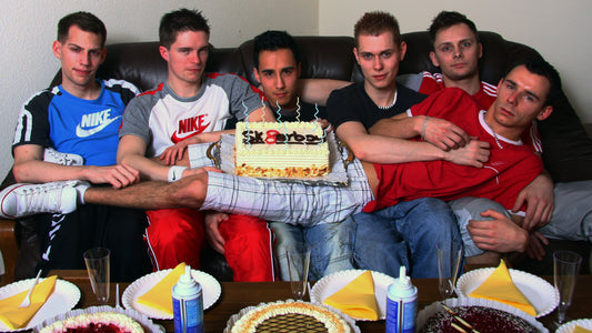 sk8erboy geburtstags party jungs boys kerle torte rote sk8erboy acht sportswear nike tuned air max