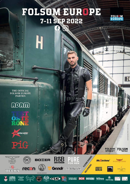 folsom europe 2022 flyer 07-14. september 2022 in berlin mit bernhard s als model am hbf leipzig vor einer alten lok im führerstand mit sk8erboy als gold partner sponsor