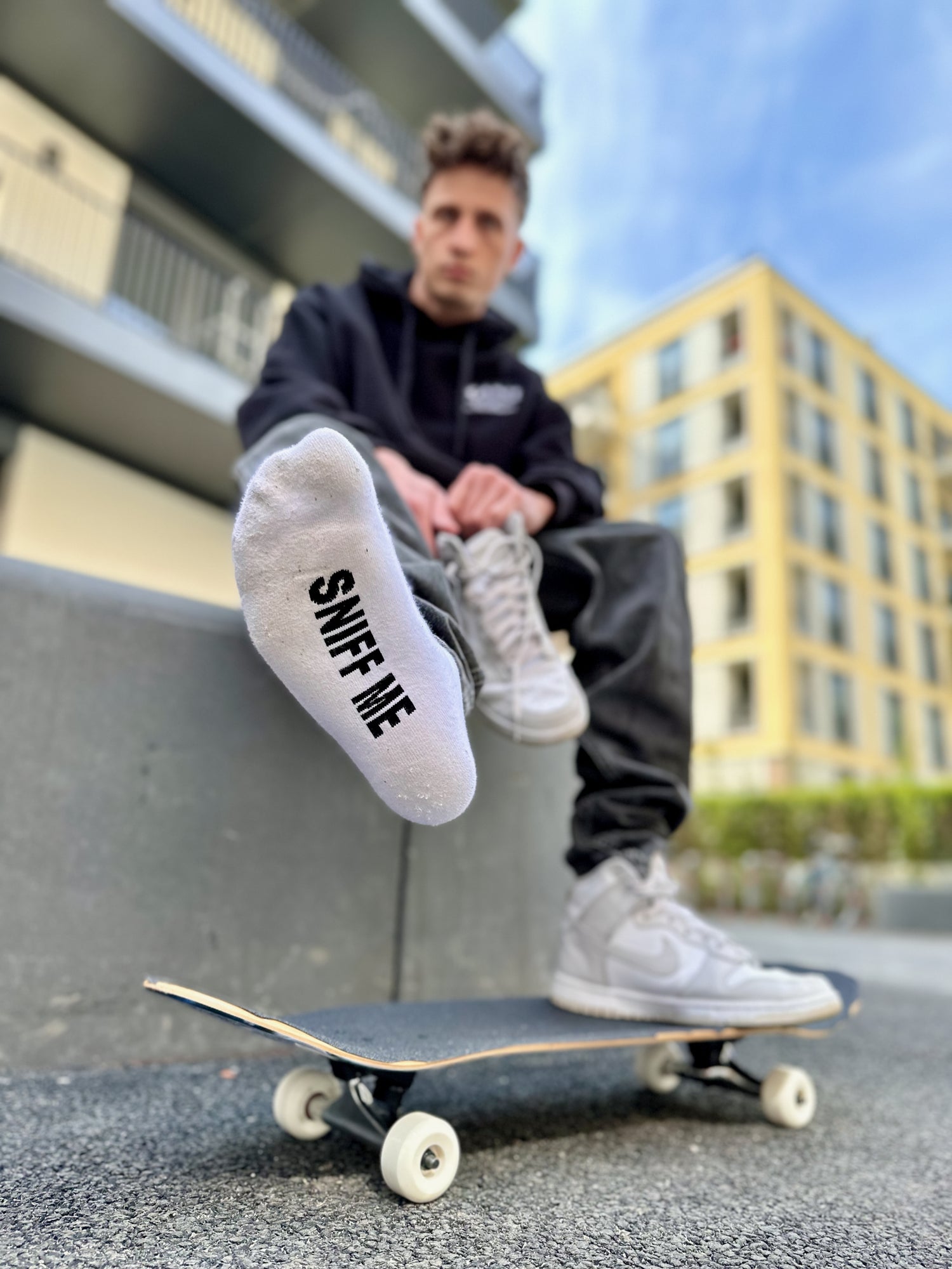 SNFF ME Socken von Sk8erboy® in Szene gesetzt – der perfekte Look für alle, die auf sniff socks und Foot Fetish stehen.