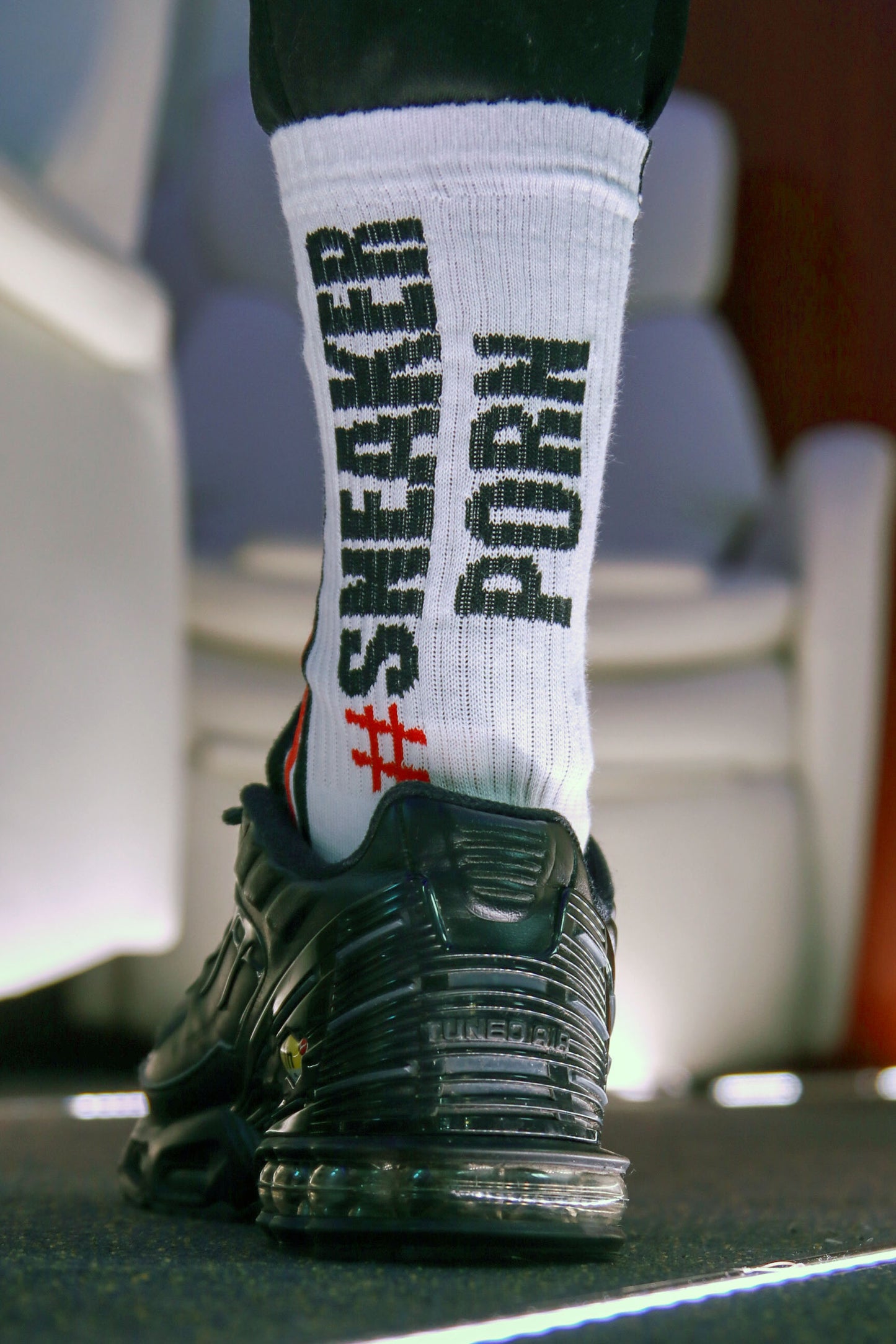 #SNEAKERPORN socks fire red