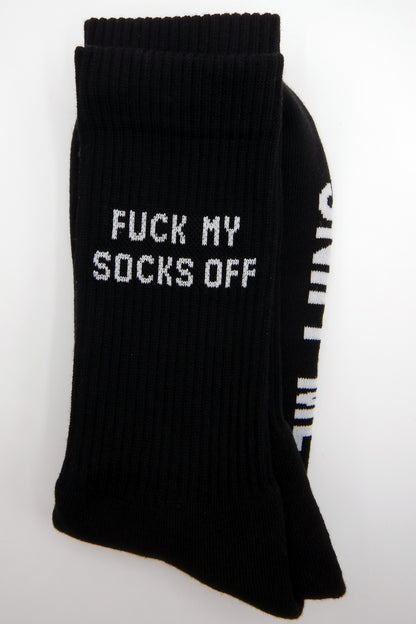 schwarze sk8erboy socken mit sniff me auf der unterseite und großem logo in detailansicht seite text