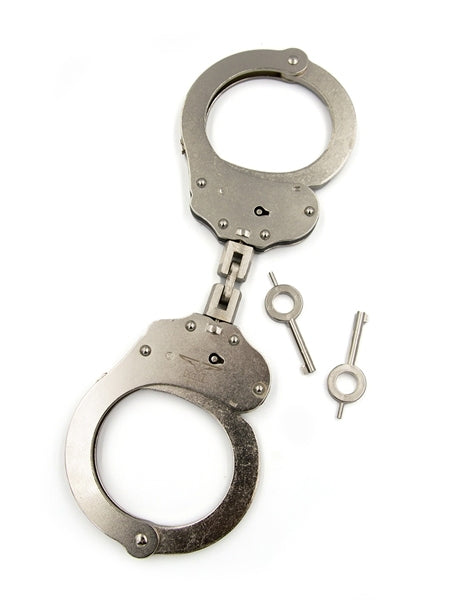 Mister B Handschellen aus vernikeltem Stahl und zwei schlüssel bei sk8erboy im shop für bdsm und gay bondage