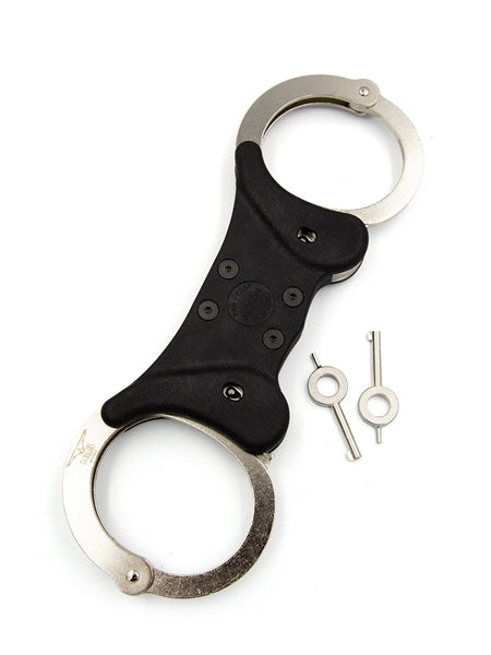 Mister B Handschellen aus vernikeltem Stahl und zwei schlüssel bei sk8erboy im shop für bdsm und gay bondage