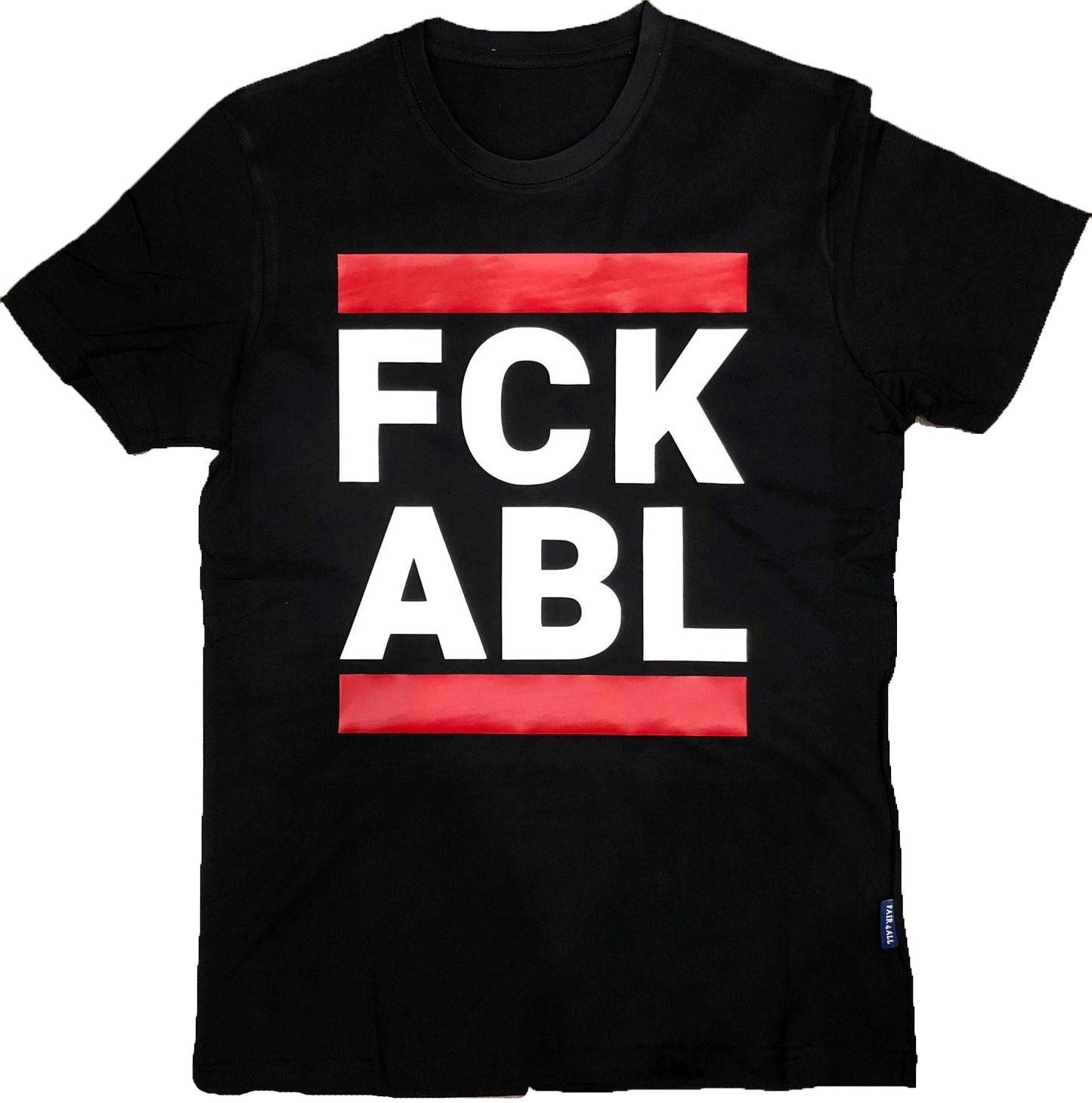 schwarzes t-shirt von sk8erboy mit dem aufdruck fck abl was soviel wie fuck able in englich heißen soll und roten balken