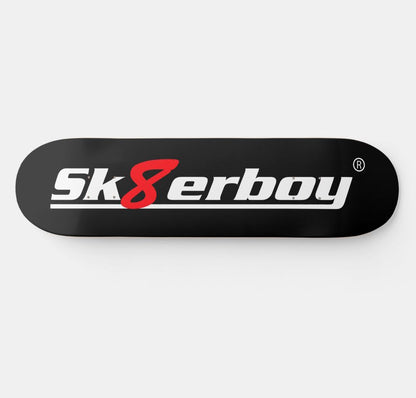 Limitiertes Sk8erboy Skateboard aus USA aus USA Ahorn Holz und vom Profi gefertigt jetzt exklusiv bei Sk8erboy erhältlich für Dekoration an der Wand oder mit montierten Rollen, Grip und Achsen auch in der halfpipe Nutzbar mit Sk8erboy Logo auf der Unterseite