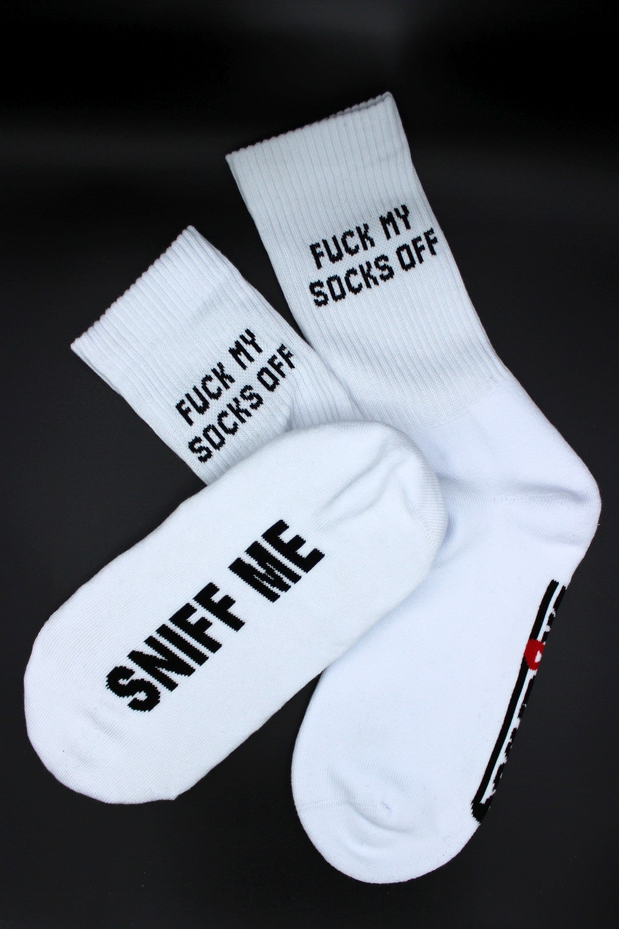 weisse sk8erboy socken mit sniff me auf der unterseite und großem logo in detailansicht