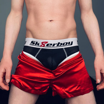 junger gay zeigt seinen koerper und traegt eine schwarze mesh unterhose mit freiem hinterteil von sk8erboy mit großem logo am breiten bund