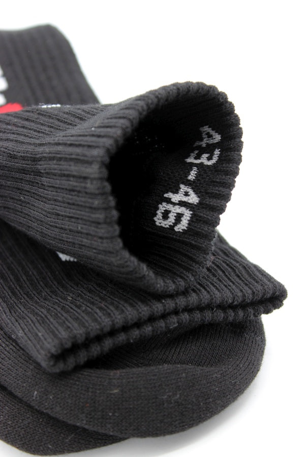 sk8erboy crew socken socks in schwarz black mit weissem sk8erboy schriftzug und roter 8 nahaufnahme