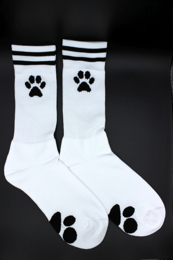 sk8erboy puppy socks socken mit pfote auf der sohle in weiss fuer alle doggys und puppys und verstecktem sk8erboy logo auf der innenseite im bund