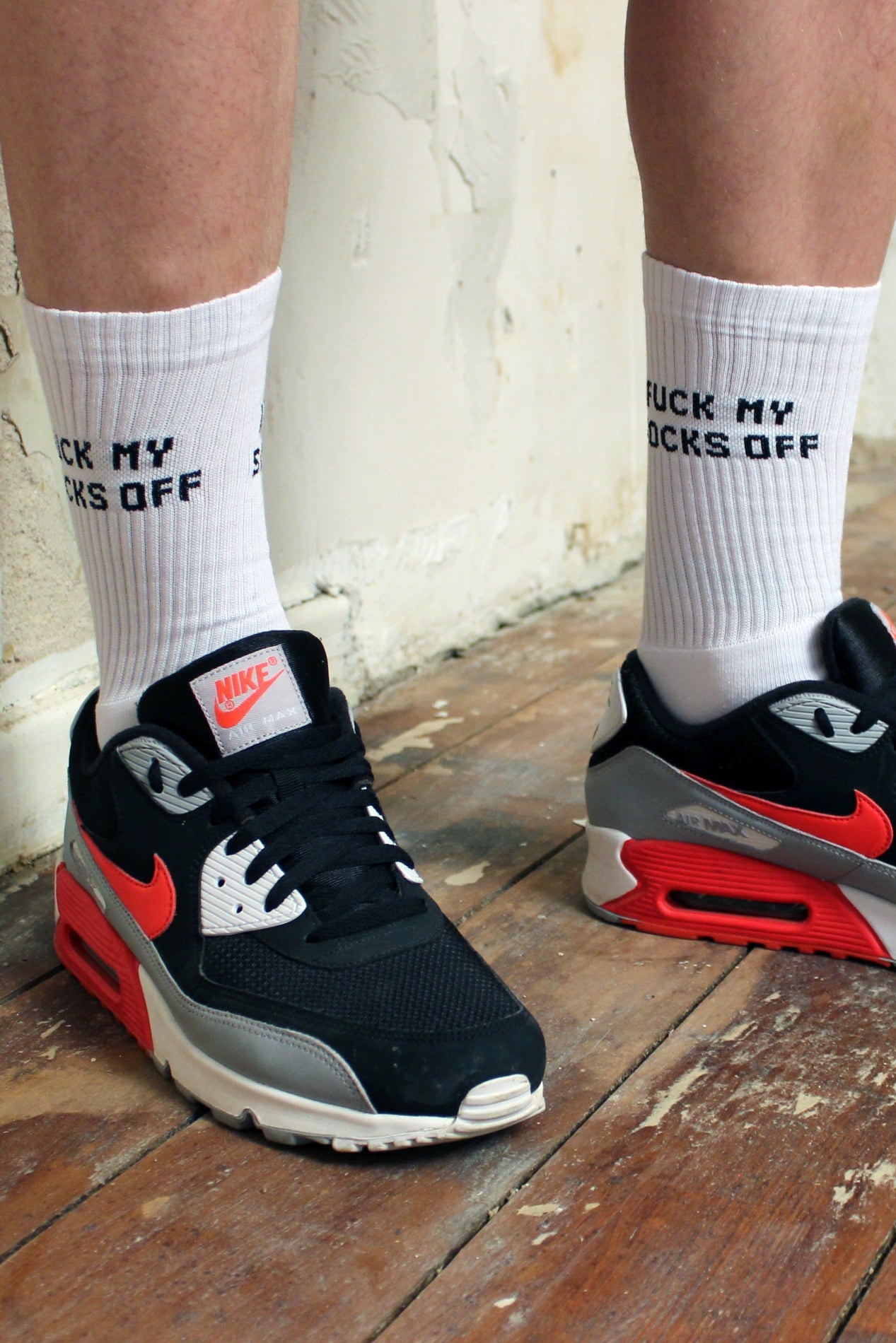 sk8erboy sniff me socks socken mit einem fetten Aufschrift in schwarz auf den weissen socken zu den nike airmax