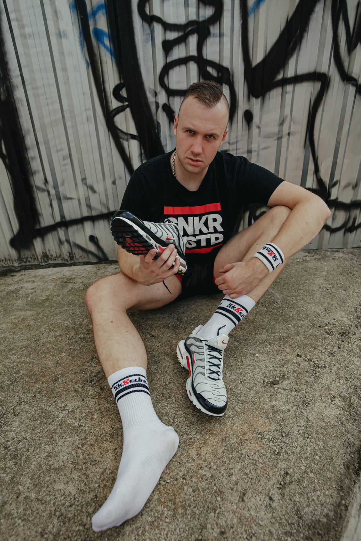 sk8erboy victory socken extra dünn in bekannter qualität jedoch besonders leicht und ideal für den sommer in weiss mit nike tn sneakern kombiniert